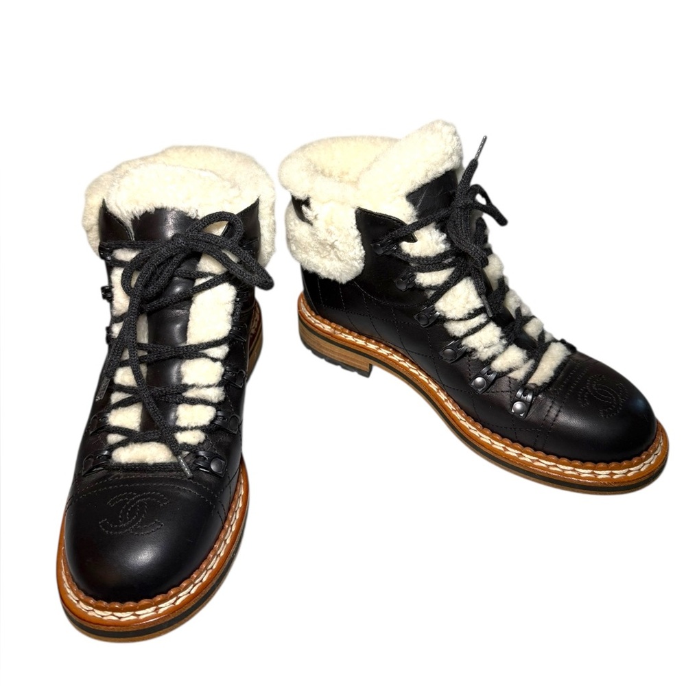CHANEL Shearling Hiking Boots Black Leather Size 38.5 (FW18)